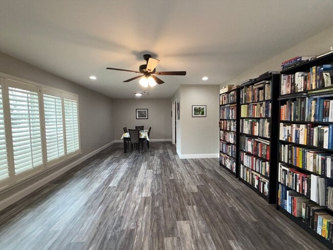 Building Photo - Spacious 3 Bedroom 2 Bath home AVAILABLE NOW!