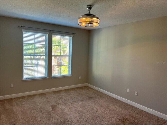 Building Photo - 2924 Lobelia Dr