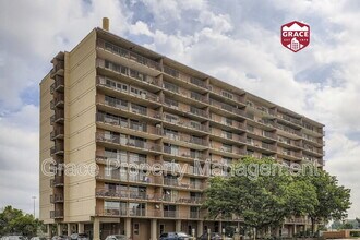 Building Photo - 2225 E Buchtel Blvd