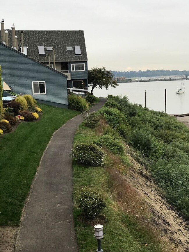 Building Photo - Beautiful Hayden Bay Condo with Mount Hood, River and Marina Views!