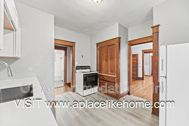 Building Photo - 3523 St John Ave