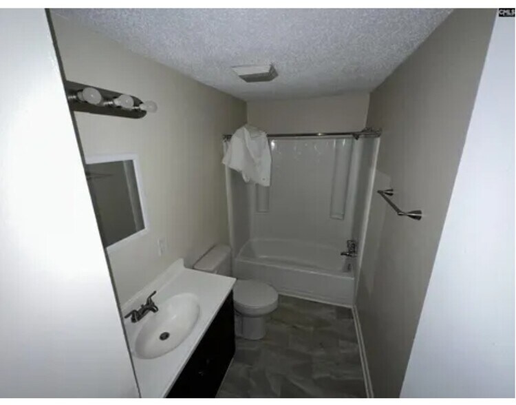 Building Photo - 248 Lloydwood Dr