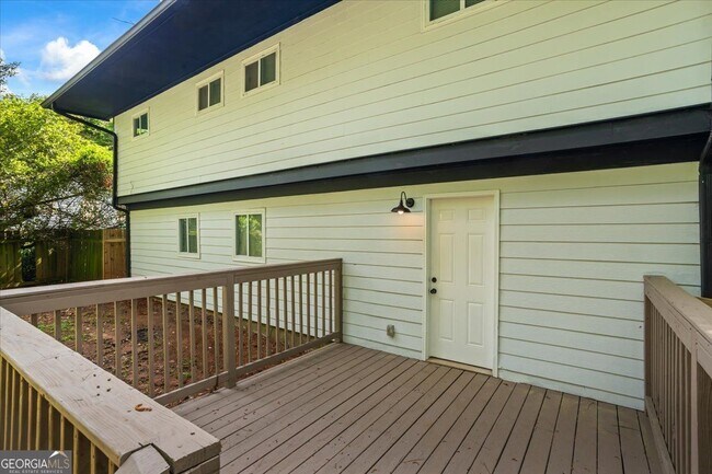 Building Photo - 2223 Columbia Dr