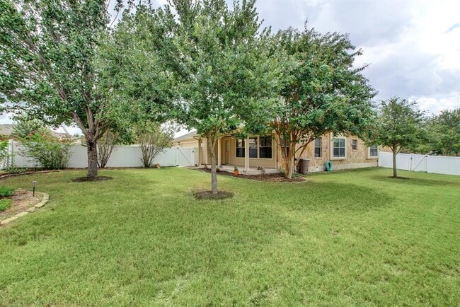 Building Photo - 904 Black Canyon St