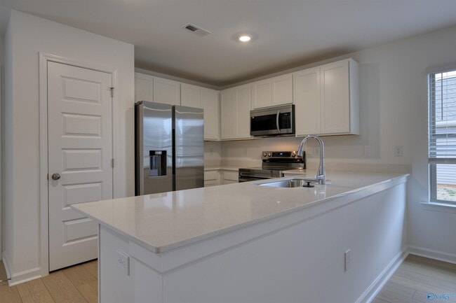 Building Photo - 180 Labrador Ln