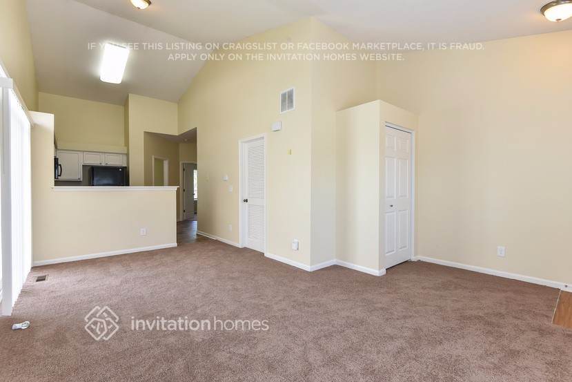 Building Photo - 631 Edward Dr