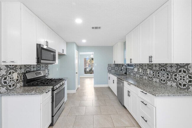 Building Photo - 28815 Binefield St