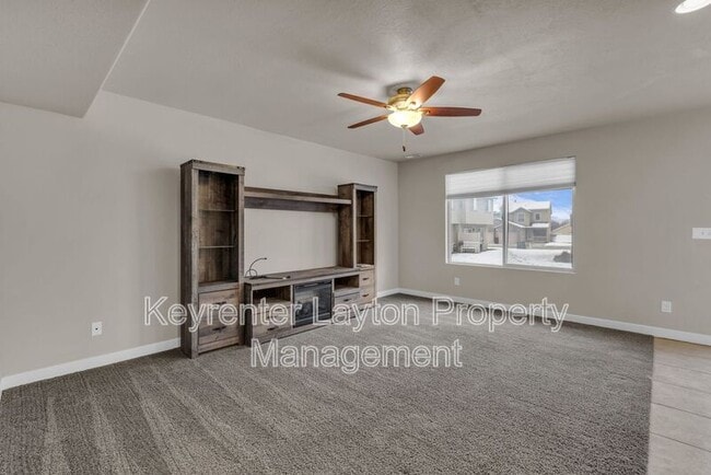 Building Photo - 2415 Wellington Dr