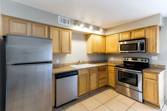 2BR, 1BA - 875SF - Kitchen - Arcadia 30