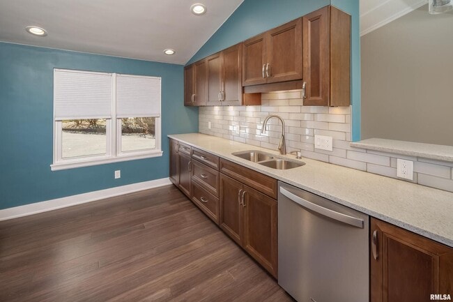 Building Photo - 4640 5th Ave