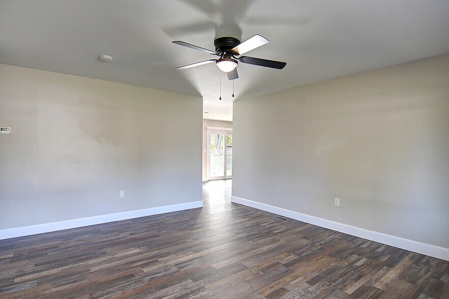 Building Photo - 2306 Southlea Dr
