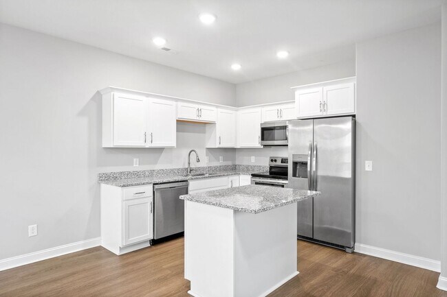 Building Photo - 5 Bedroom Home For Rent in St. Bethlehem Area!