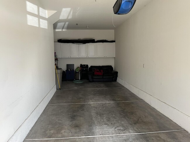 Building Photo - 3975 N Hualapai Way