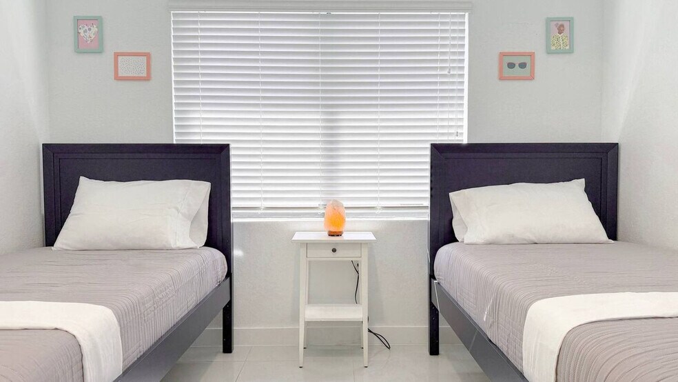 Building Photo - 1163 NW 2nd St