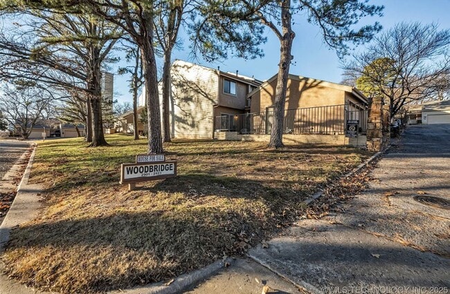 Building Photo - Gorgeous Condo in The Gated Community of The Timbers!