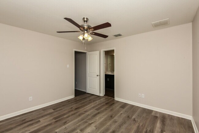 Building Photo - 412 Blue Crow Ln