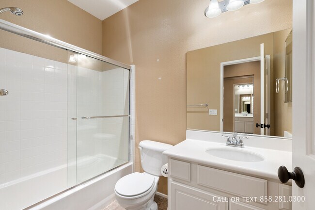 Building Photo - 1177 Parkview Dr