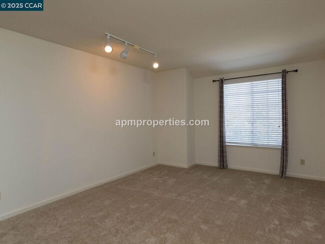 Building Photo - 4112 Creekpoint Ct