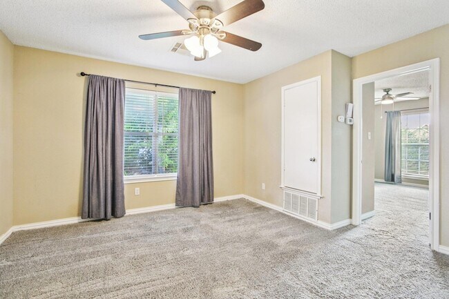 Building Photo - 1605 Lantern Light Dr
