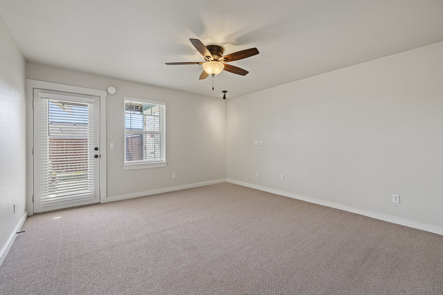 Building Photo - 306 S Main St