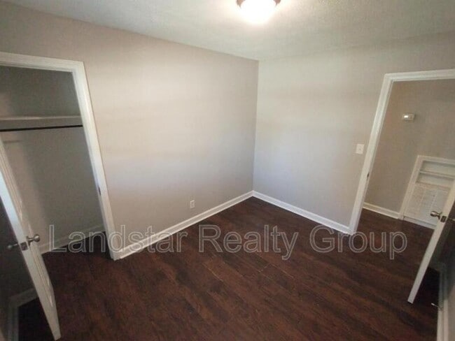 Building Photo - 5612 Walnut Way