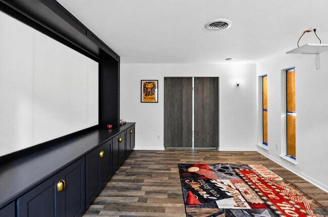 Building Photo - 5675 Sylmar Rd