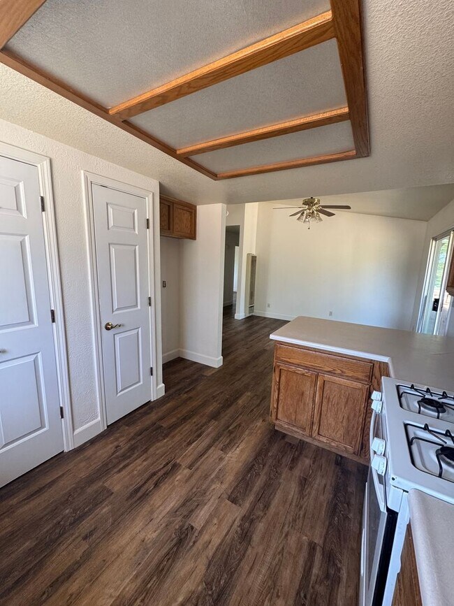 Building Photo - 3 BEDROOM HOME IN COUNTRY SETTING