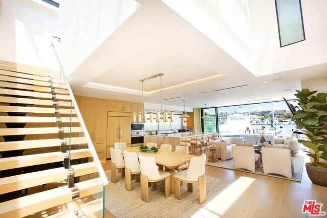 Building Photo - 642 Via Lido Nord