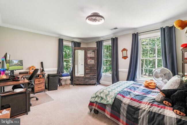 Building Photo - 10709 Shadowglen Trail