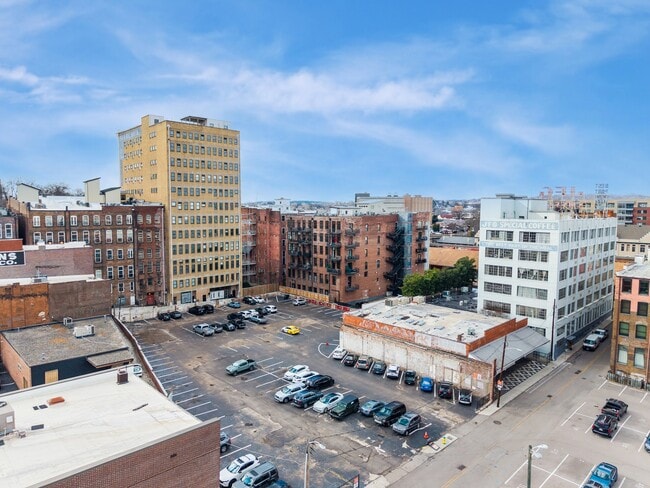 Building Photo - 220 W Jackson Ave