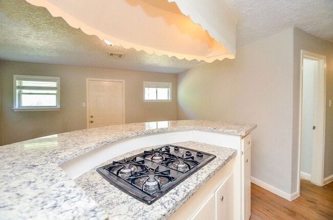 Building Photo - 5405 Southlea St