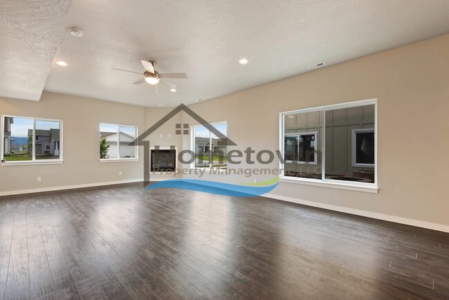 Building Photo - Very Nice Craftsman 3 Bedroom 2.5 Bathroom...