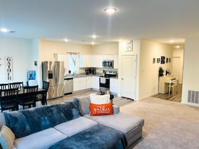 Building Photo - Spacious Open-Concept Home Next to Gated D...