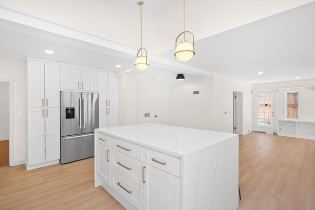 Building Photo - Charming 4BD, 5BA East Denver Home Near 9th & CO