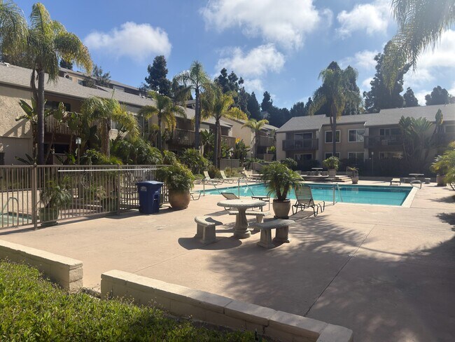 Building Photo - 8545 Villa La Jolla Dr