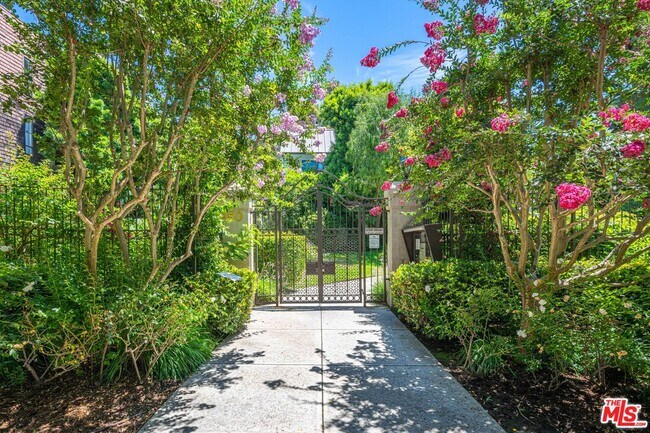 Building Photo - 950 Kings Rd