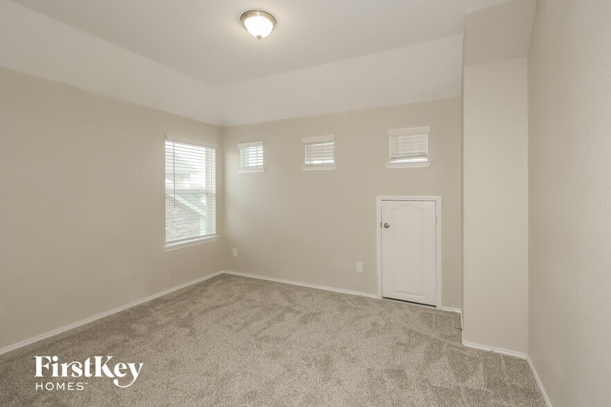 Building Photo - 5010 Naples Grove Ln