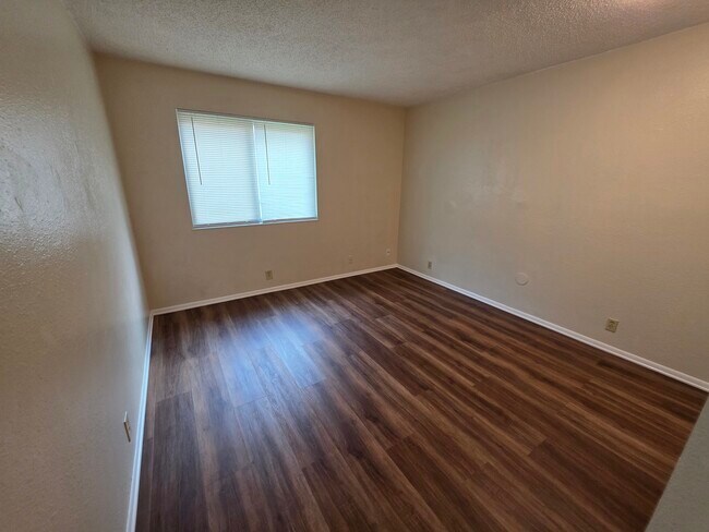 Building Photo - 3326