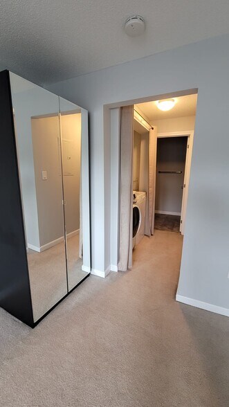 Building Photo - 2 New Haven Dr