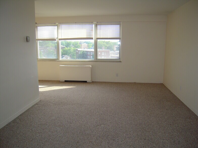 Building Photo - 11820 Edgewater Dr