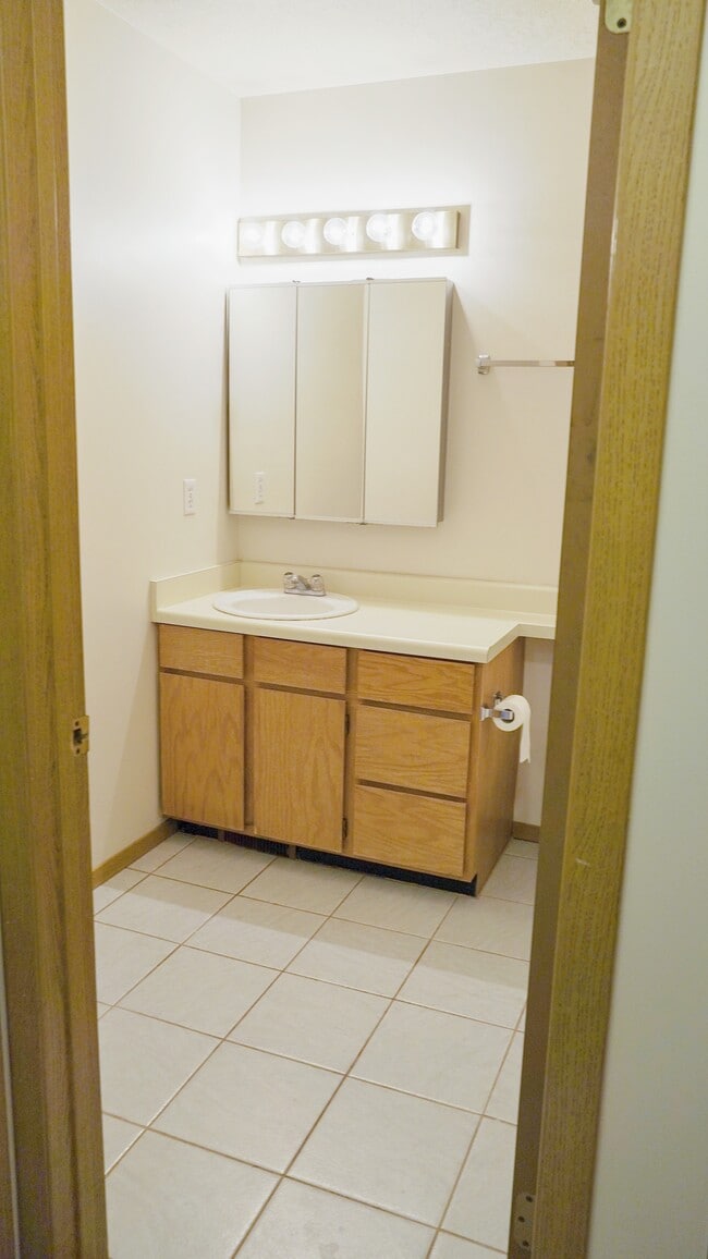 Bathroom #1 - 5325 S Beacon Hill Cir