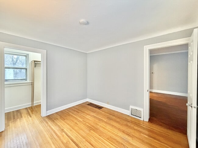 Building Photo - 426 S Jackson St