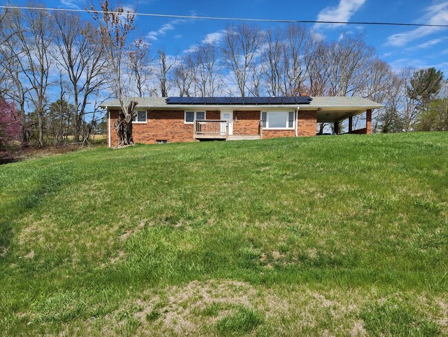 Building Photo - Large Brick Ranch-Rental