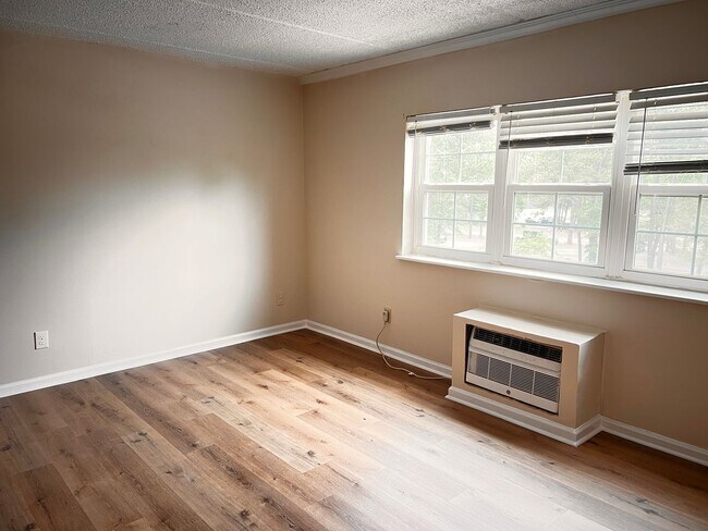 Building Photo - Beautiful, unfurnished studio condo in Myrtle Beach Golf and Yacht. Available now!