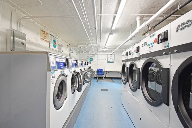 Building Photo - 52-18 39th Ave