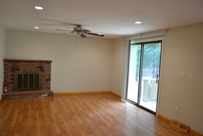 Building Photo - 53 Treetop Park