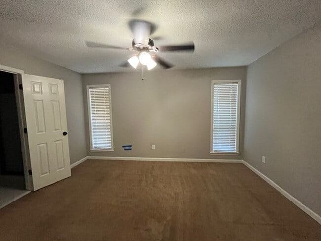 Building Photo - Renovated 3 Bedroom 2 Bath Home with 2 Car...
