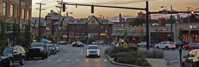 Building Photo - 2407 Woodmere Dr