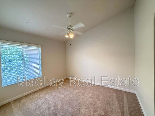 Building Photo - 766 E Baylor Ln