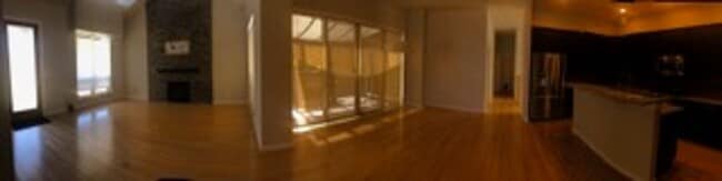 Building Photo - Lovely and Light Open Concept Louisville H...